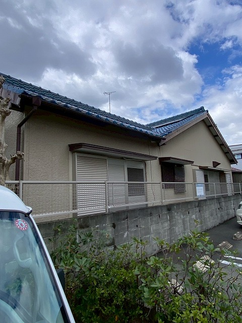 瓦屋根の漆喰工事も承ってます